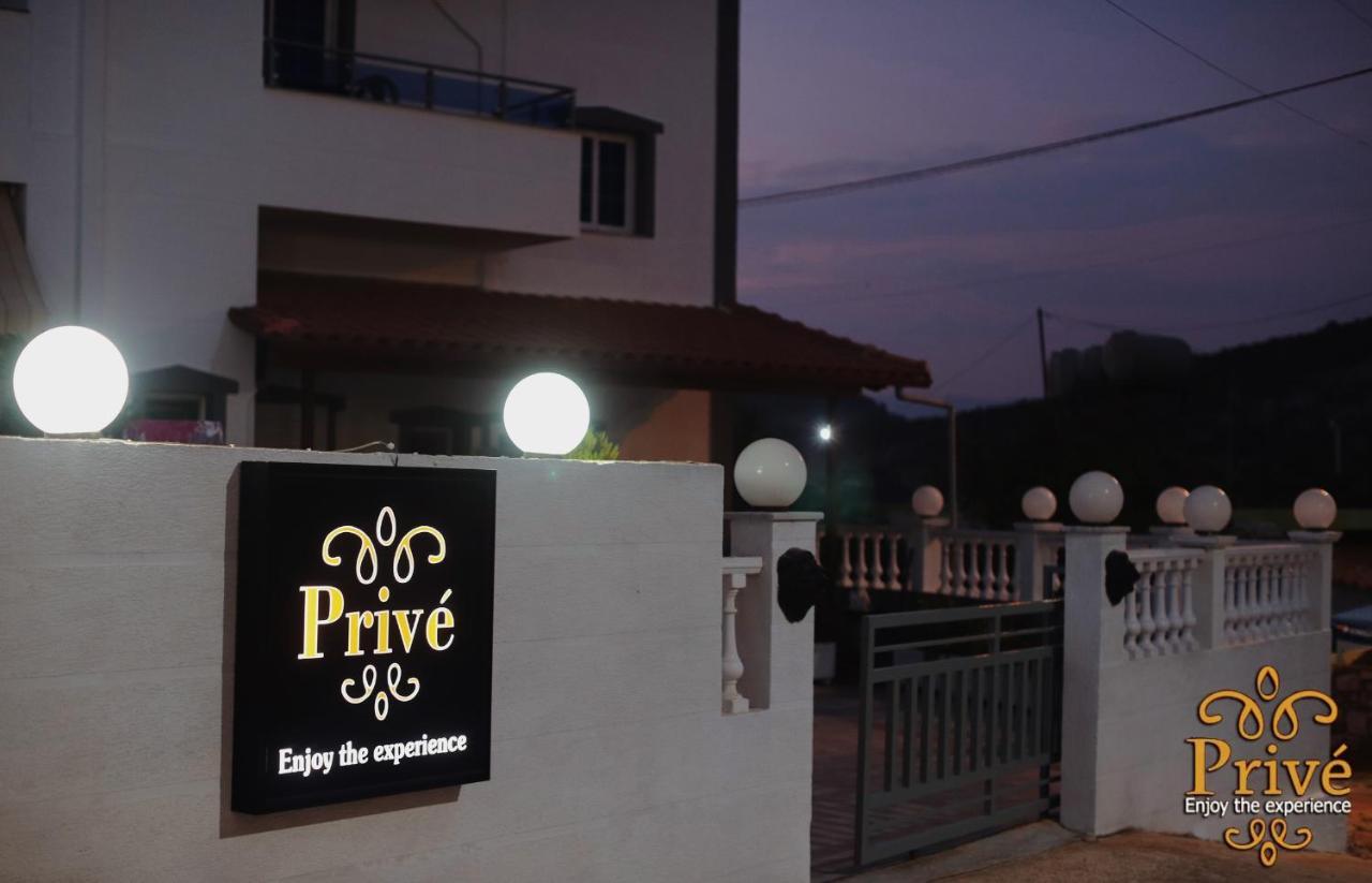 Prive Hotel And Apartment Ksamil Bagian luar foto