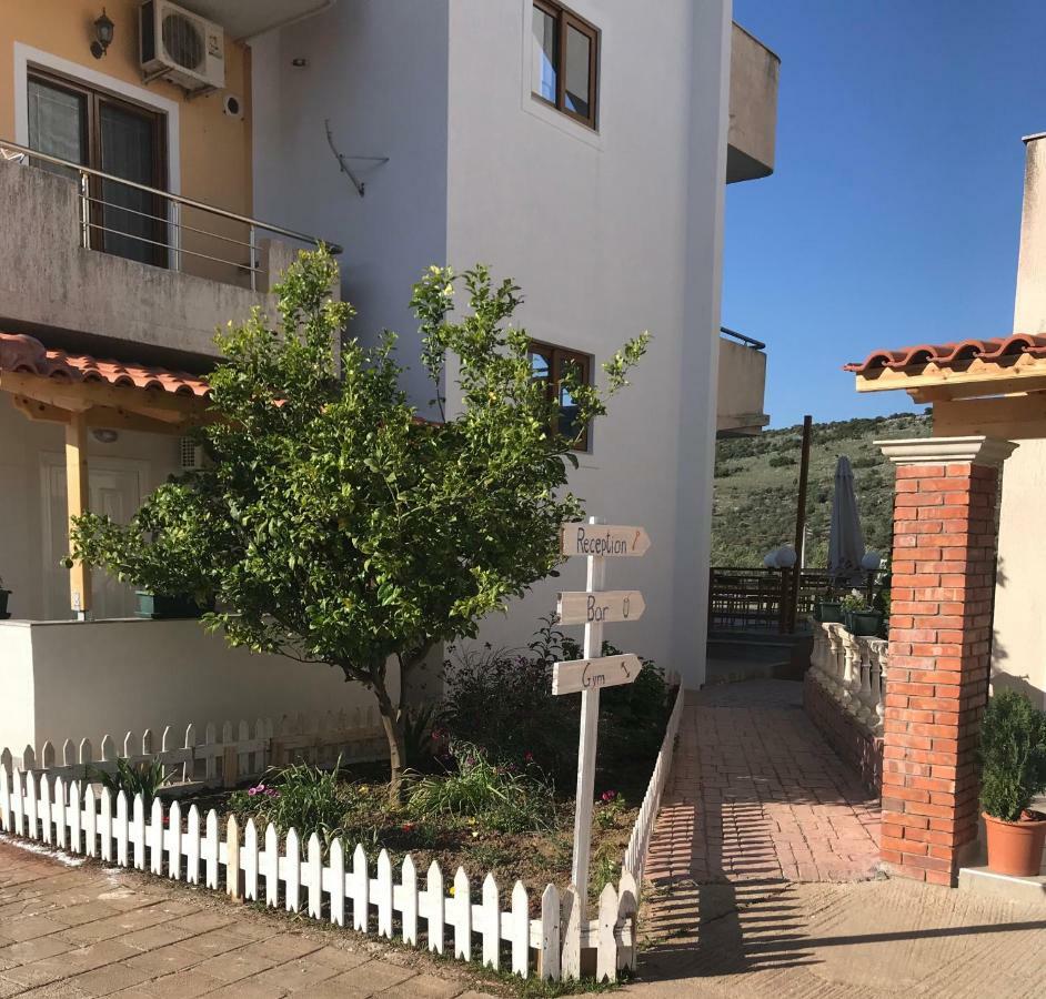 Prive Hotel And Apartment Ksamil Bagian luar foto