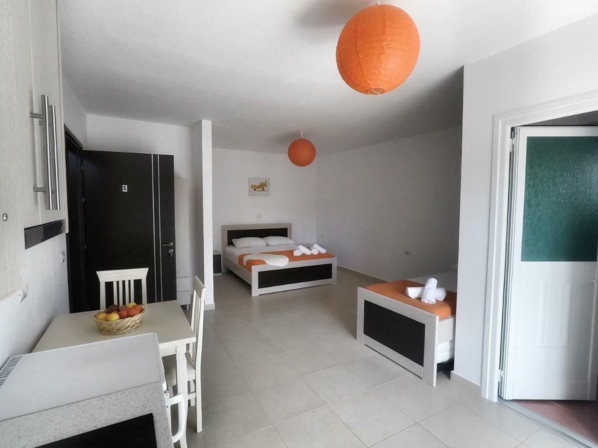 Prive Hotel And Apartment Ksamil Bagian luar foto
