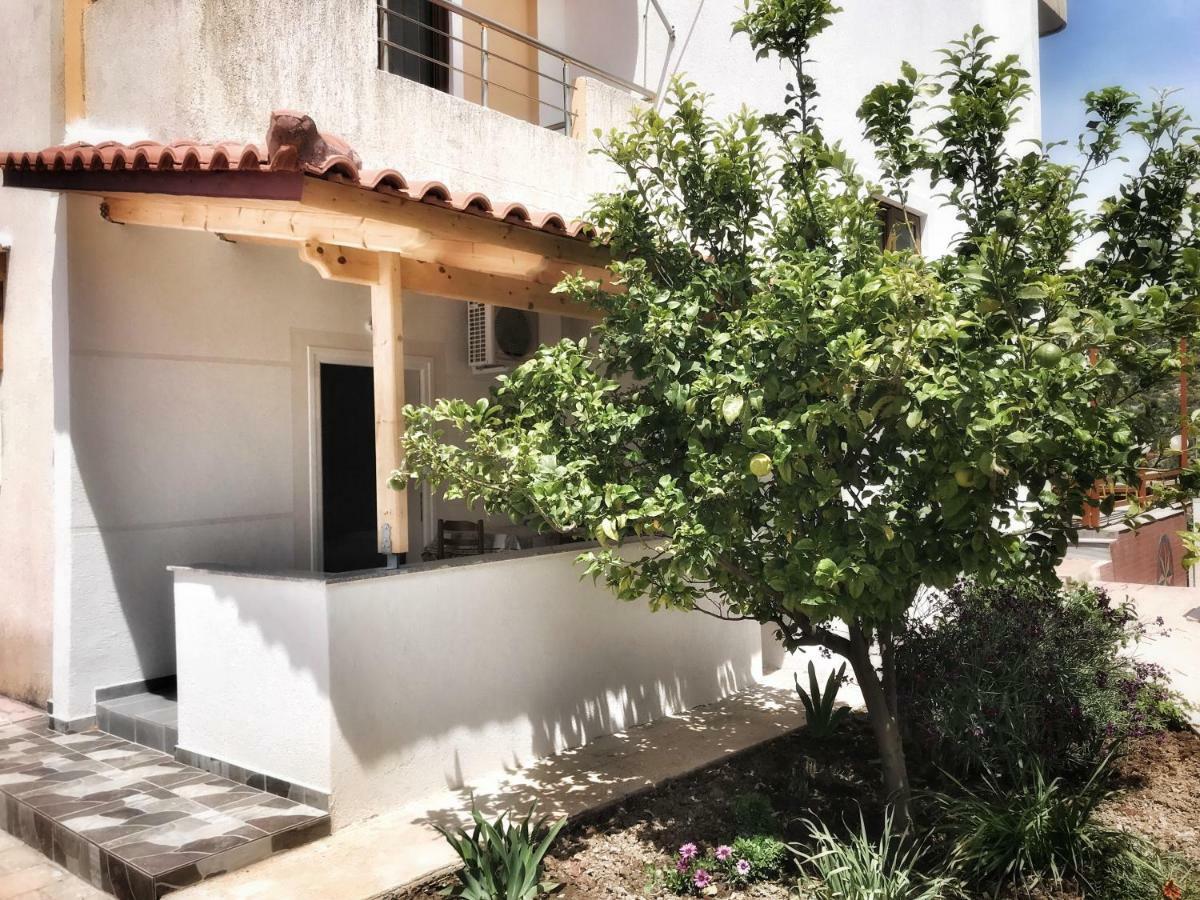 Prive Hotel And Apartment Ksamil Bagian luar foto