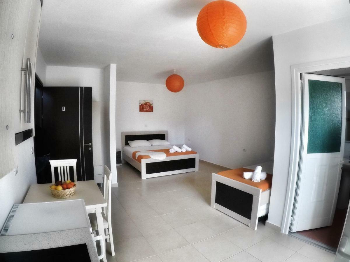 Prive Hotel And Apartment Ksamil Bagian luar foto